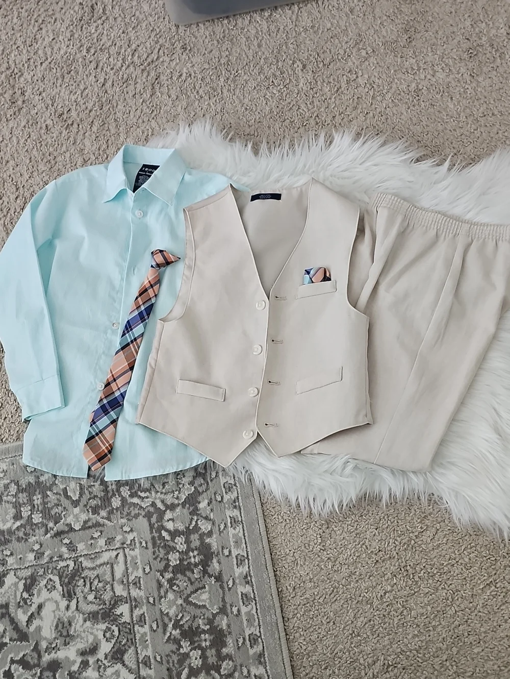Boys Size 7 Izod Suit With Tie Vest